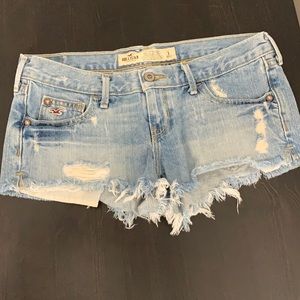 Hollister low rise shorts size 3 like new!